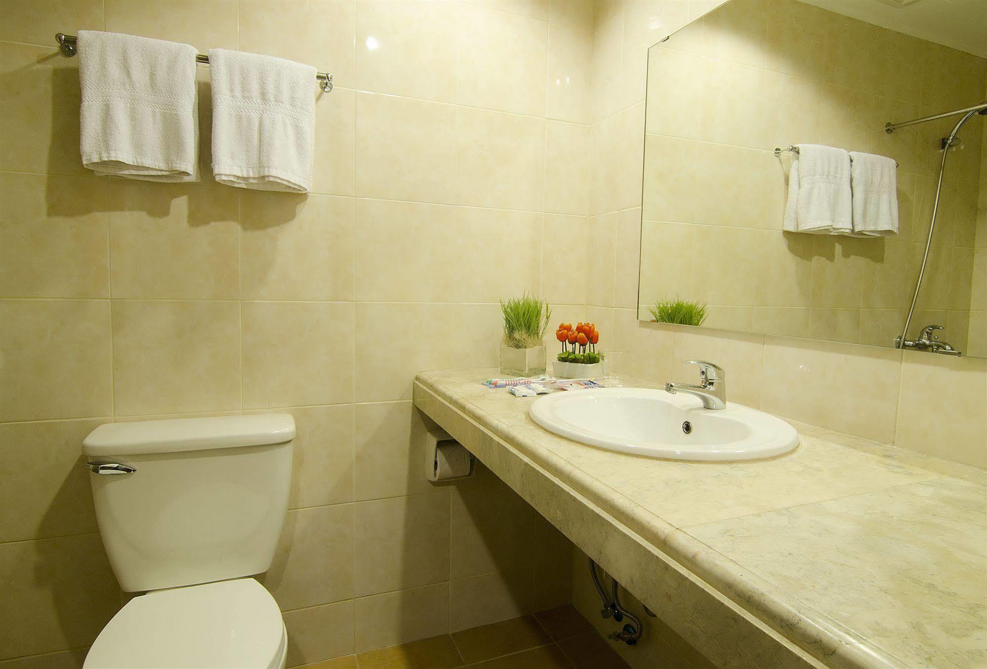 טקלובן Asia Stars Hotel מראה חיצוני תמונה